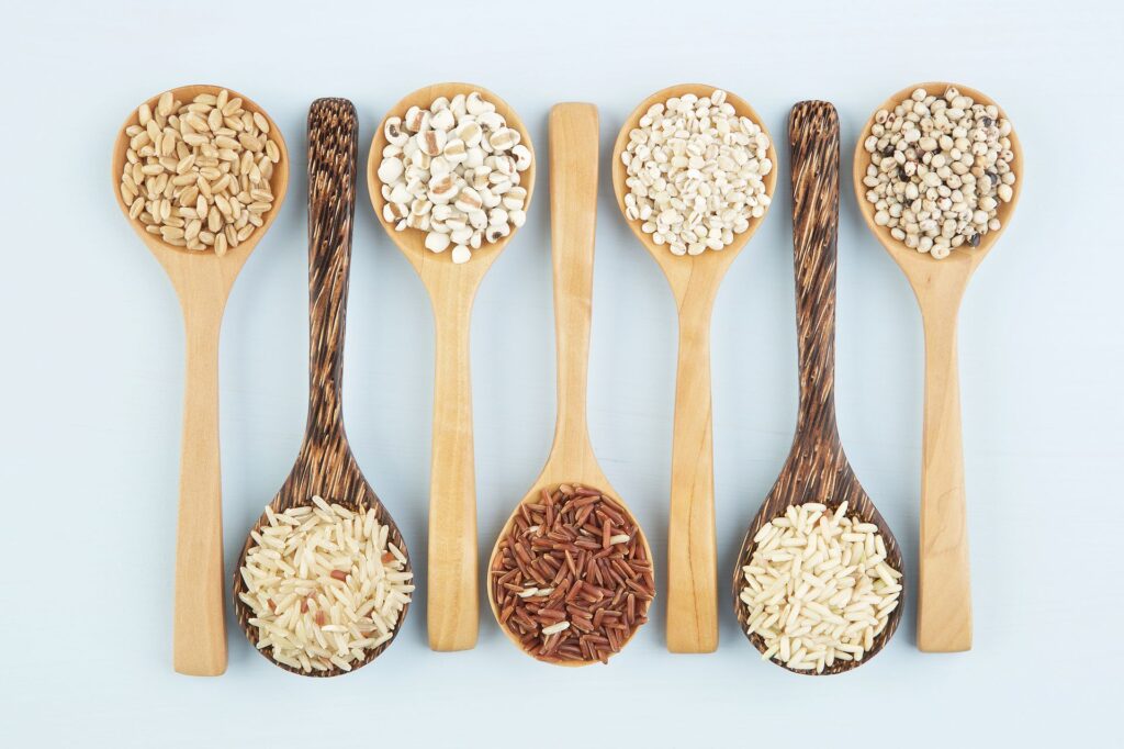 Various varieties of rice and whole grains. Wheat, barley, millet, oats, rice, coarse grain, sorghum, lotus seed.