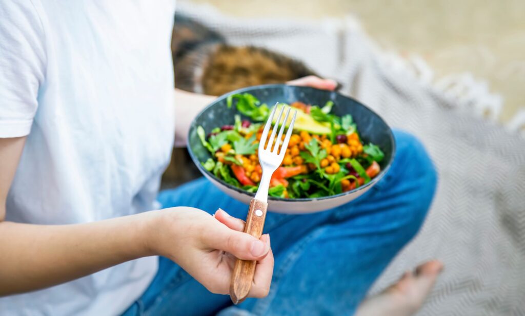 Plate method, clean eating, plant based healthy diet with greens, salad, chickpeas and vegetables.