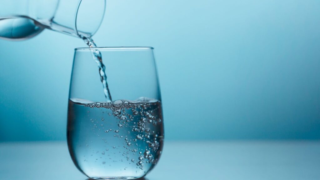 Stay hydrated to maintain healthy eating habits while traveling